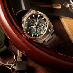 AV0104-06W                                        Promaster Land Racing                                        Herren Leder | grün | ø 44.5mm