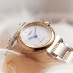 EM1136-87D                                        Citizen L                                        Damen Edelstahl | perlmutt weiß | ø 26mm